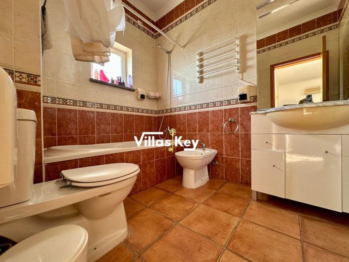 Image No.23-2 Bed Apartment for sale