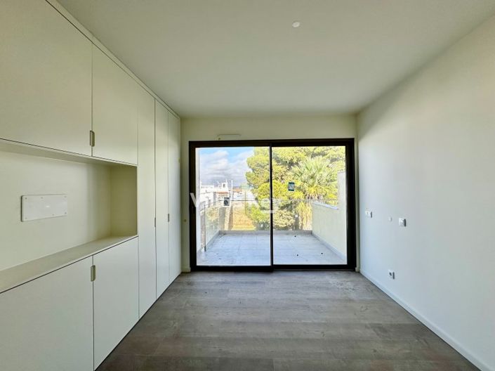 Image No.20-2 Bed Apartment for sale