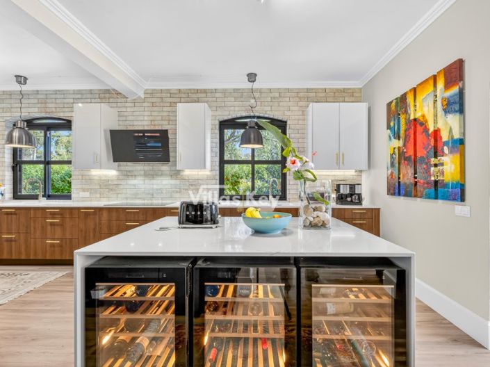 Image No.10-3 Bed House for sale