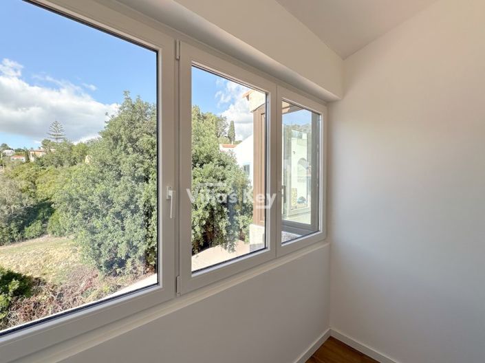 Image No.20-2 Bed Apartment for sale