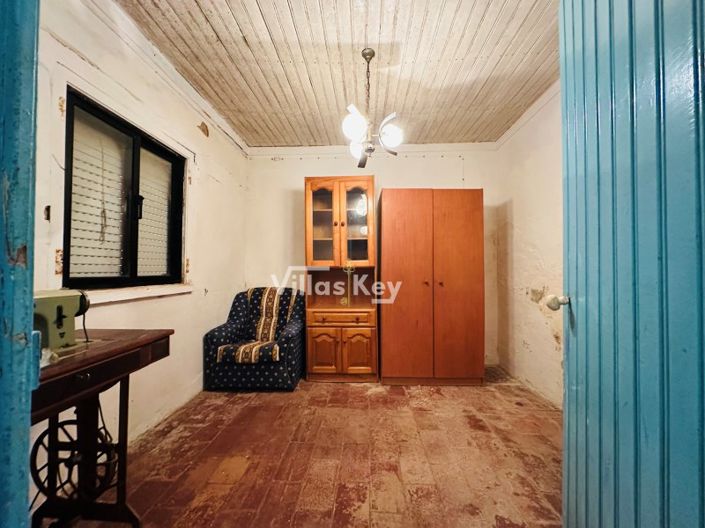 Image No.12-2 Bed House for sale