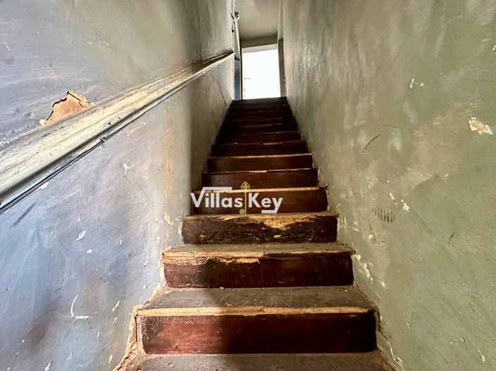 Image No.18-10 Bed House for sale