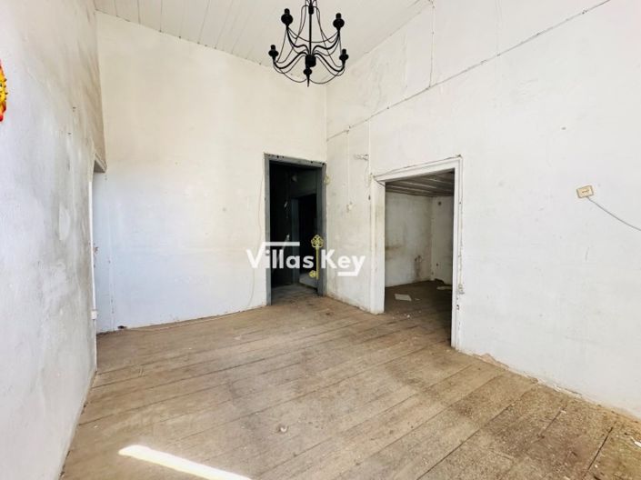 Image No.20-10 Bed House for sale