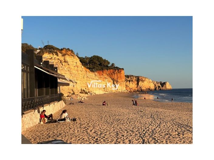 Image No.31-10 Bed House for sale