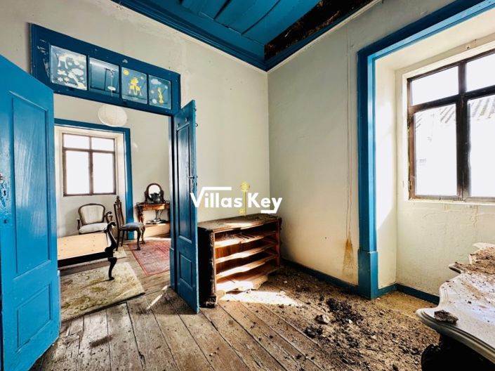 Image No.4-10 Bed House for sale