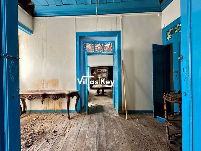 Image No.6-10 Bed House for sale