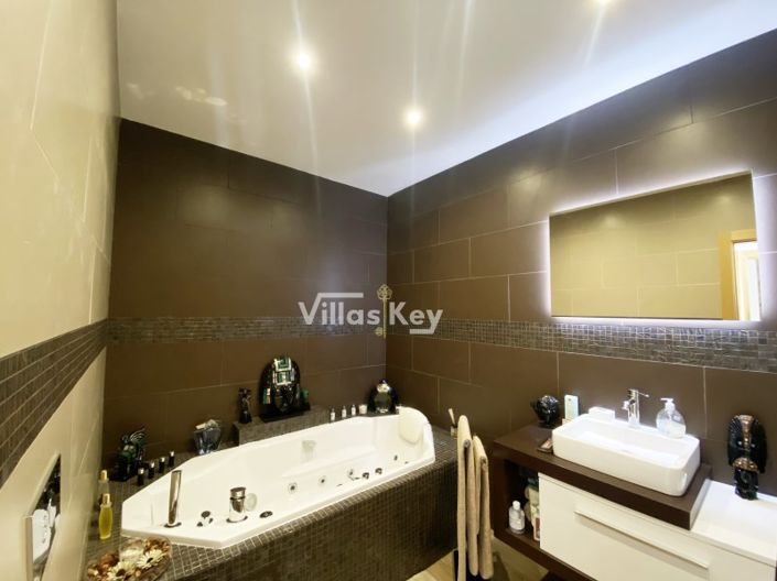 Image No.21-2 Bed Apartment for sale