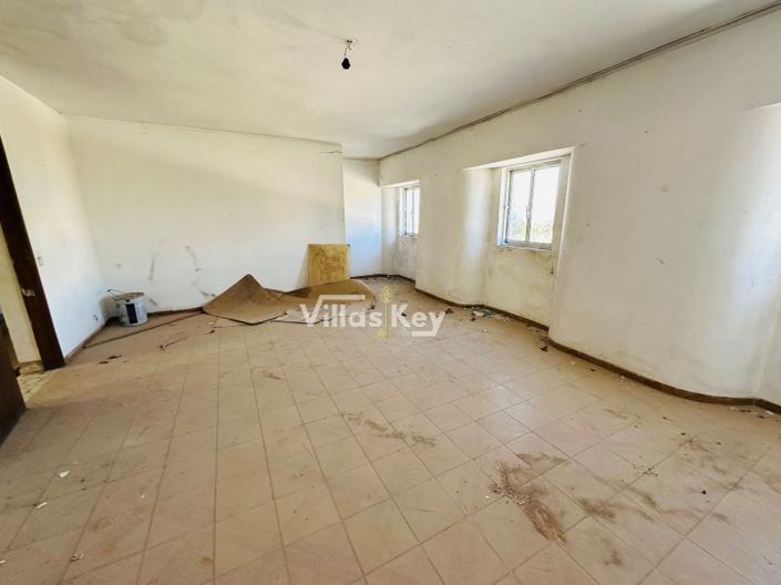 Image No.6-4 Bed House for sale