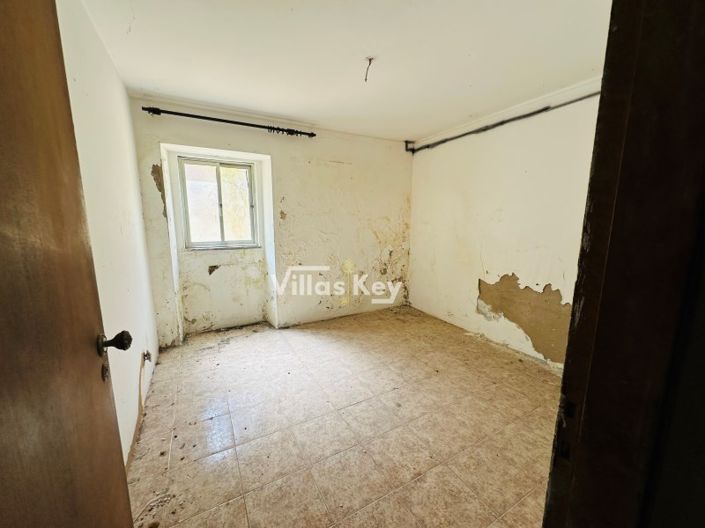 Image No.9-4 Bed House for sale