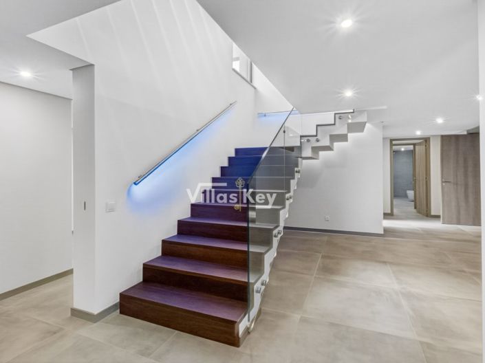 Image No.19-4 Bed House for sale