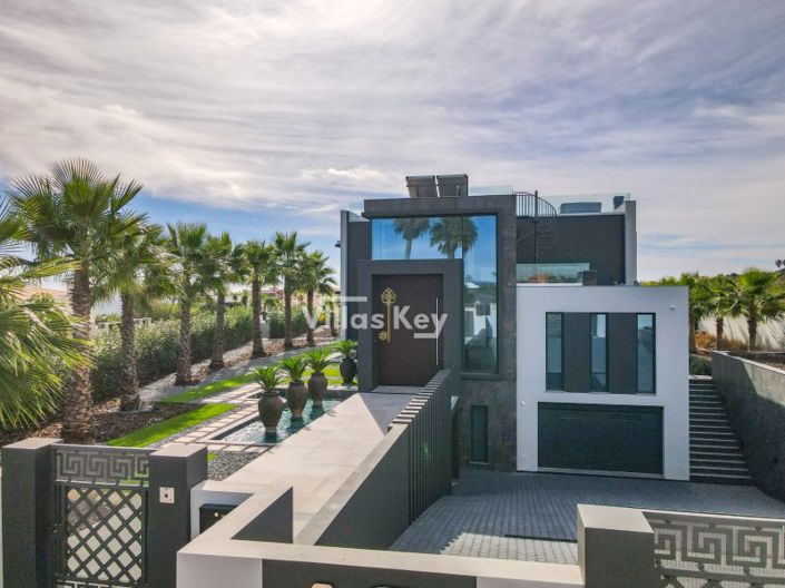 Image No.2-4 Bed House for sale