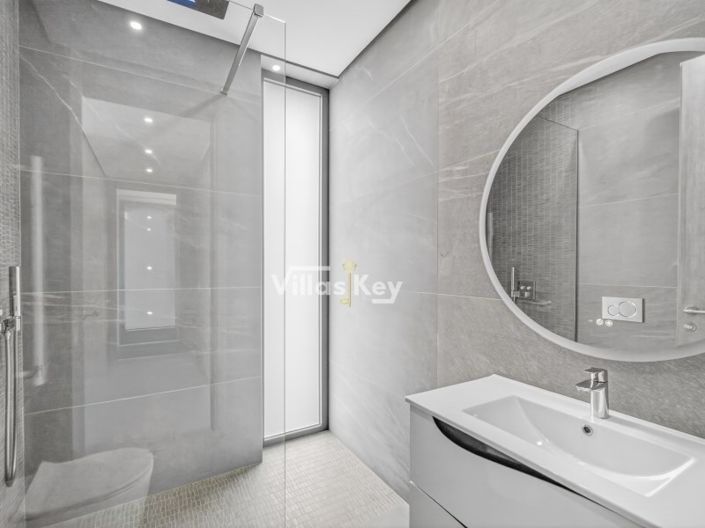 Image No.26-4 Bed House for sale