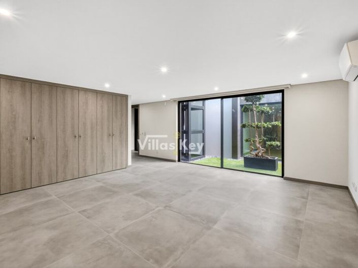 Image No.27-4 Bed House for sale