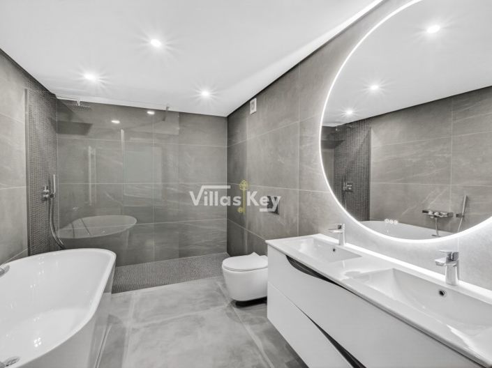 Image No.30-4 Bed House for sale