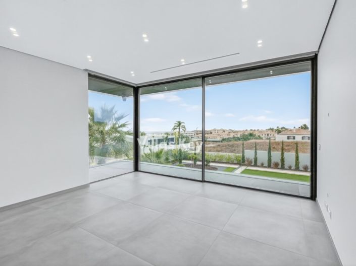 Image No.32-4 Bed House for sale