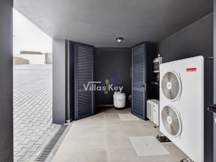 Image No.34-4 Bed House for sale