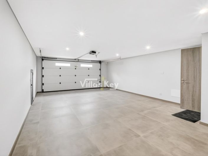 Image No.36-4 Bed House for sale