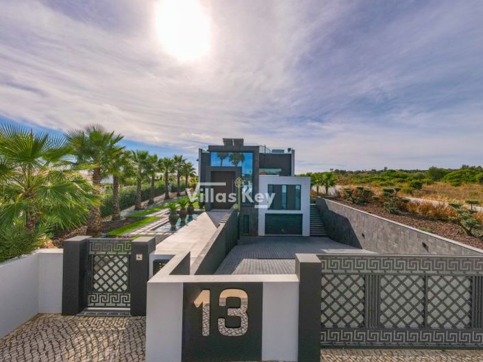 Image No.40-4 Bed House for sale