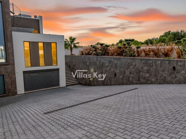 Image No.50-4 Bed House for sale