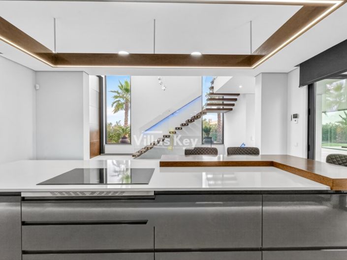 Image No.5-4 Bed House for sale