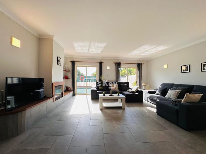 Image No.10-4 Bed House for sale