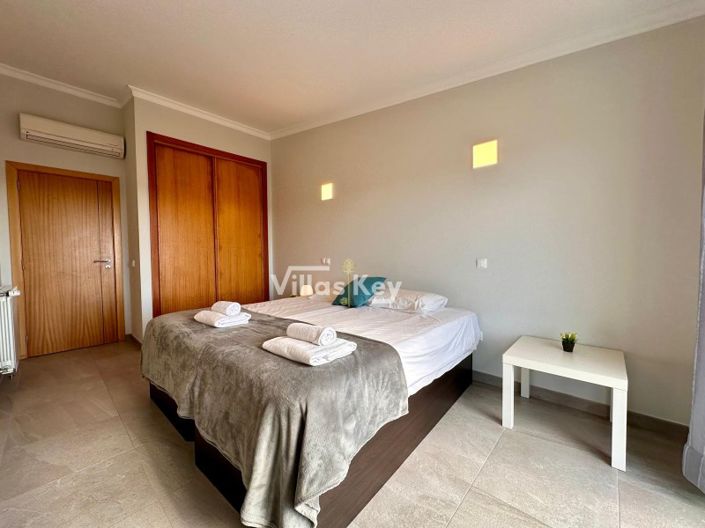 Image No.14-4 Bed House for sale