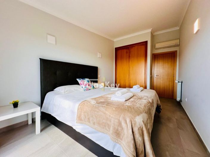 Image No.16-4 Bed House for sale