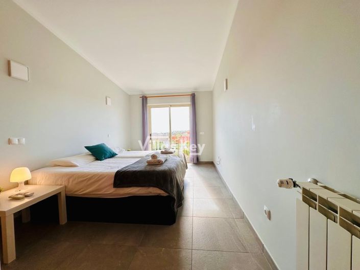 Image No.17-4 Bed House for sale