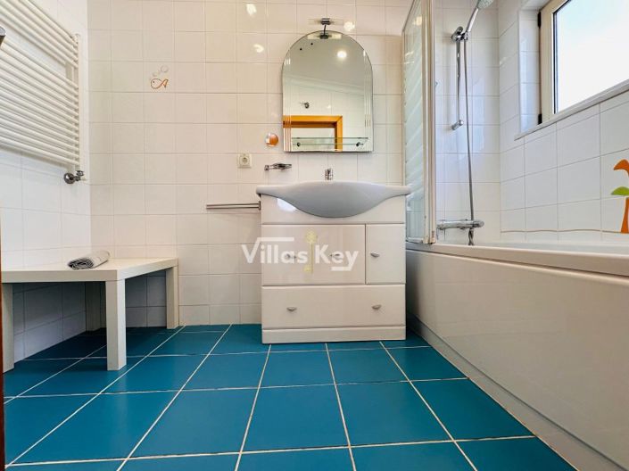 Image No.19-4 Bed House for sale