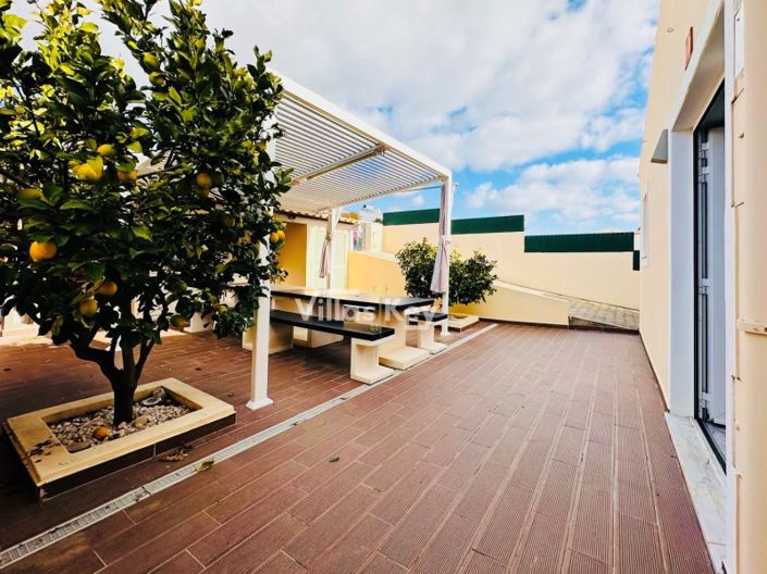 Image No.2-4 Bed House for sale