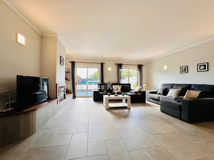 Image No.21-4 Bed House for sale