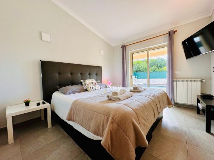 Image No.22-4 Bed House for sale