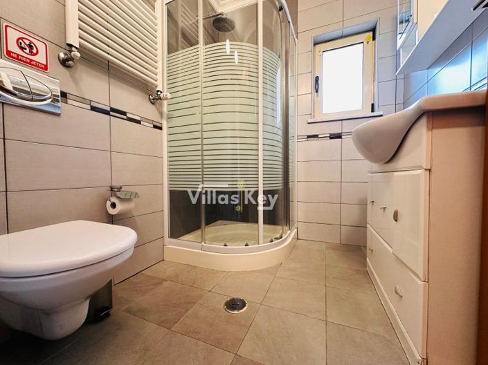 Image No.24-4 Bed House for sale