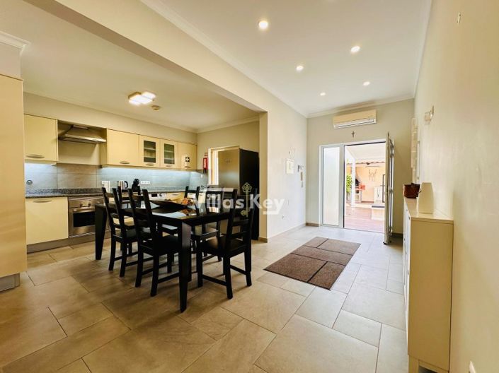 Image No.5-4 Bed House for sale