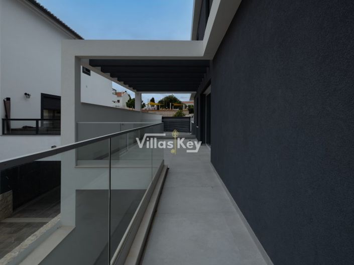 Image No.2-3 Bed House for sale