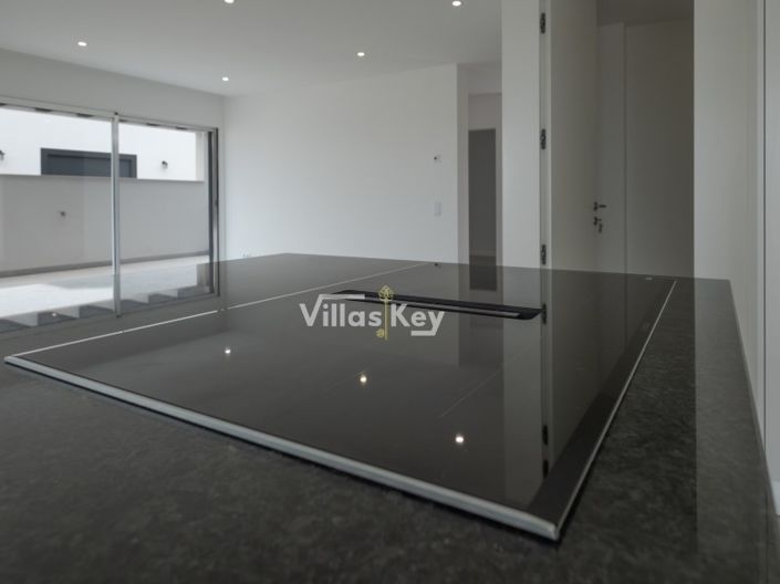 Image No.11-3 Bed House for sale