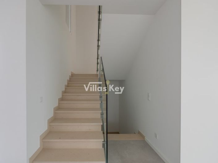 Image No.14-3 Bed House for sale