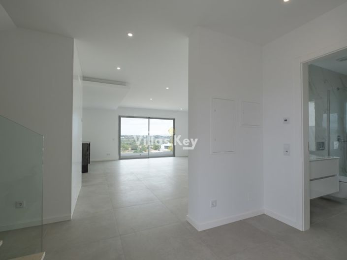 Image No.17-3 Bed House for sale