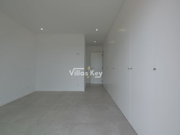 Image No.20-3 Bed House for sale