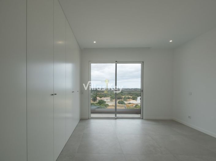 Image No.25-3 Bed House for sale