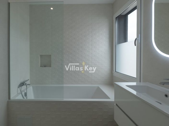 Image No.27-3 Bed House for sale