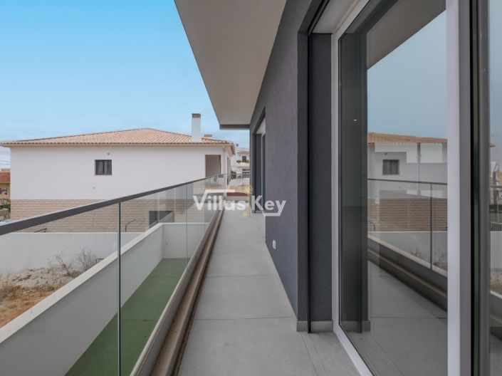 Image No.28-3 Bed House for sale