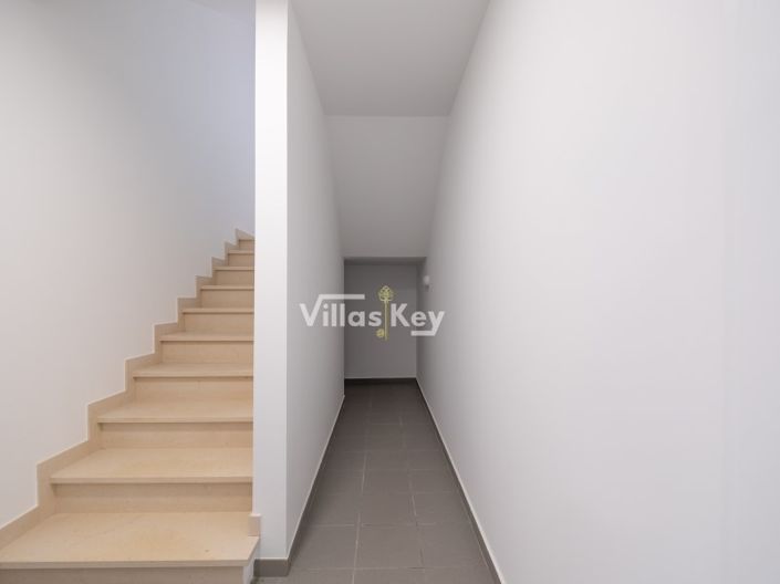 Image No.29-3 Bed House for sale