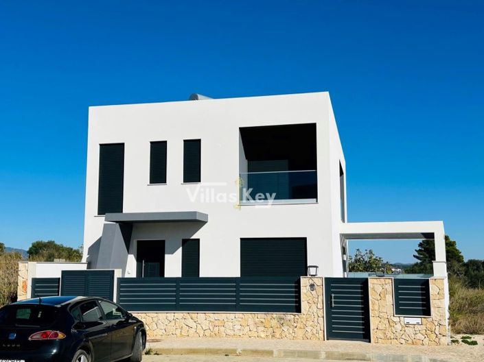 Image No.1-3 Bed House for sale