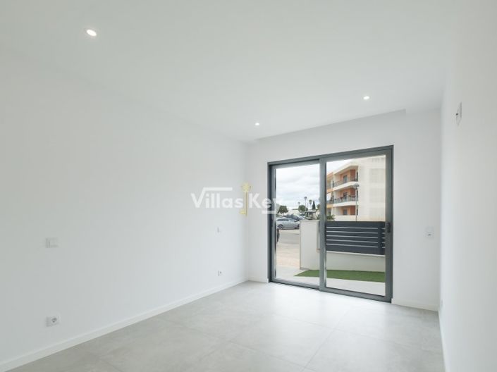 Image No.13-3 Bed House for sale