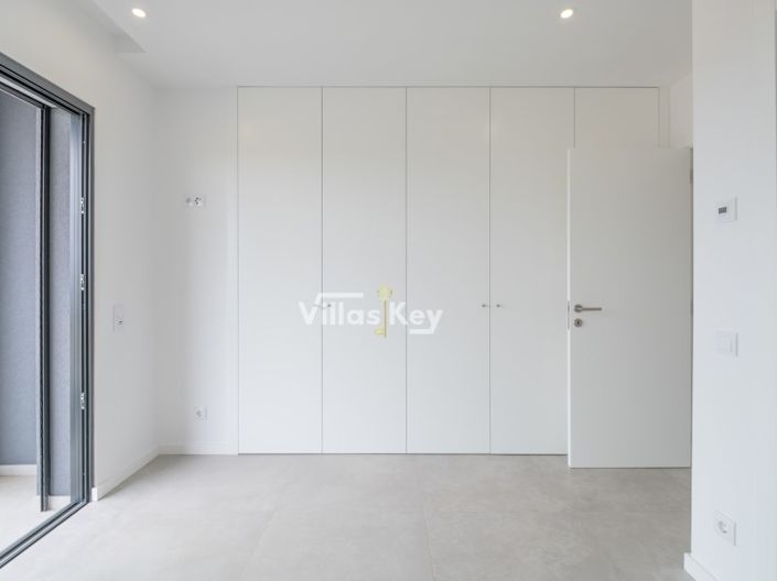 Image No.15-3 Bed House for sale