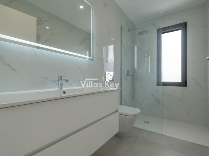 Image No.18-3 Bed House for sale