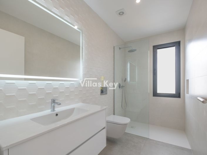 Image No.20-3 Bed House for sale