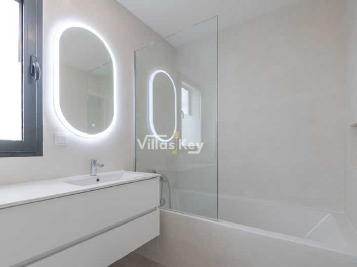 Image No.26-3 Bed House for sale