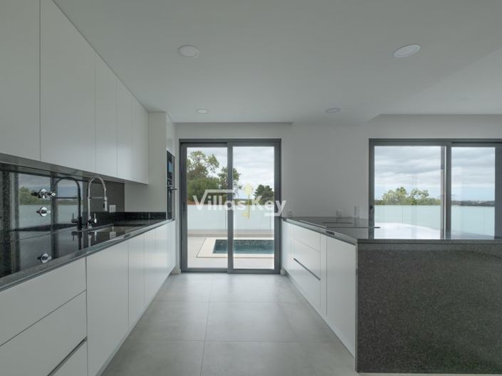 Image No.8-3 Bed House for sale